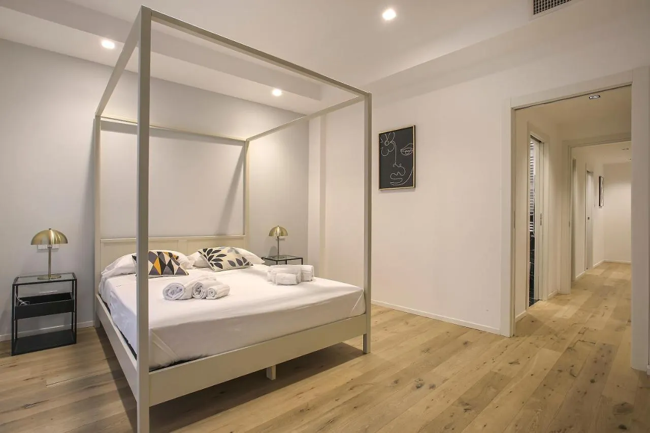 Milan Chic Luxury Apartments-Hosted By Sweetstay 0*,  Italië
