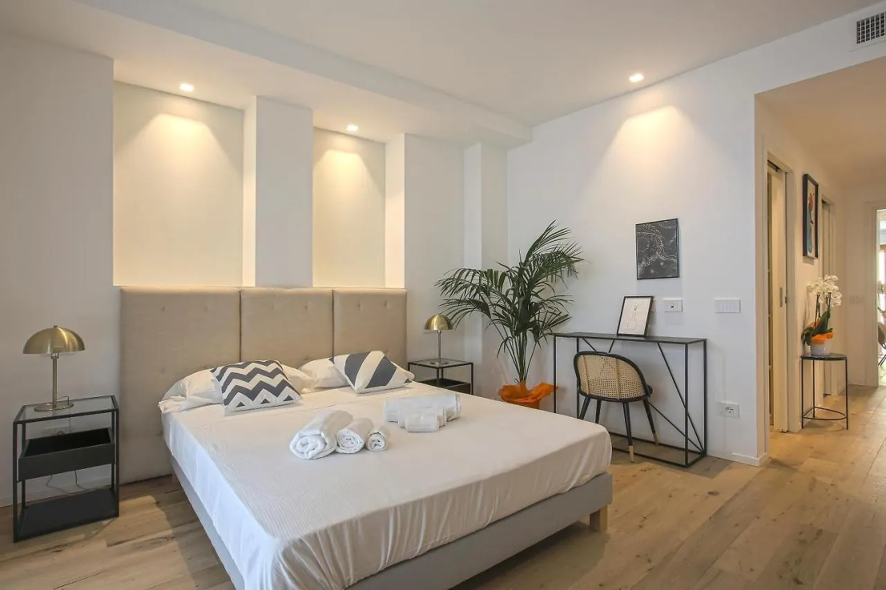 Milan Chic Luxury Apartments-Hosted By Sweetstay 0*,  Italien