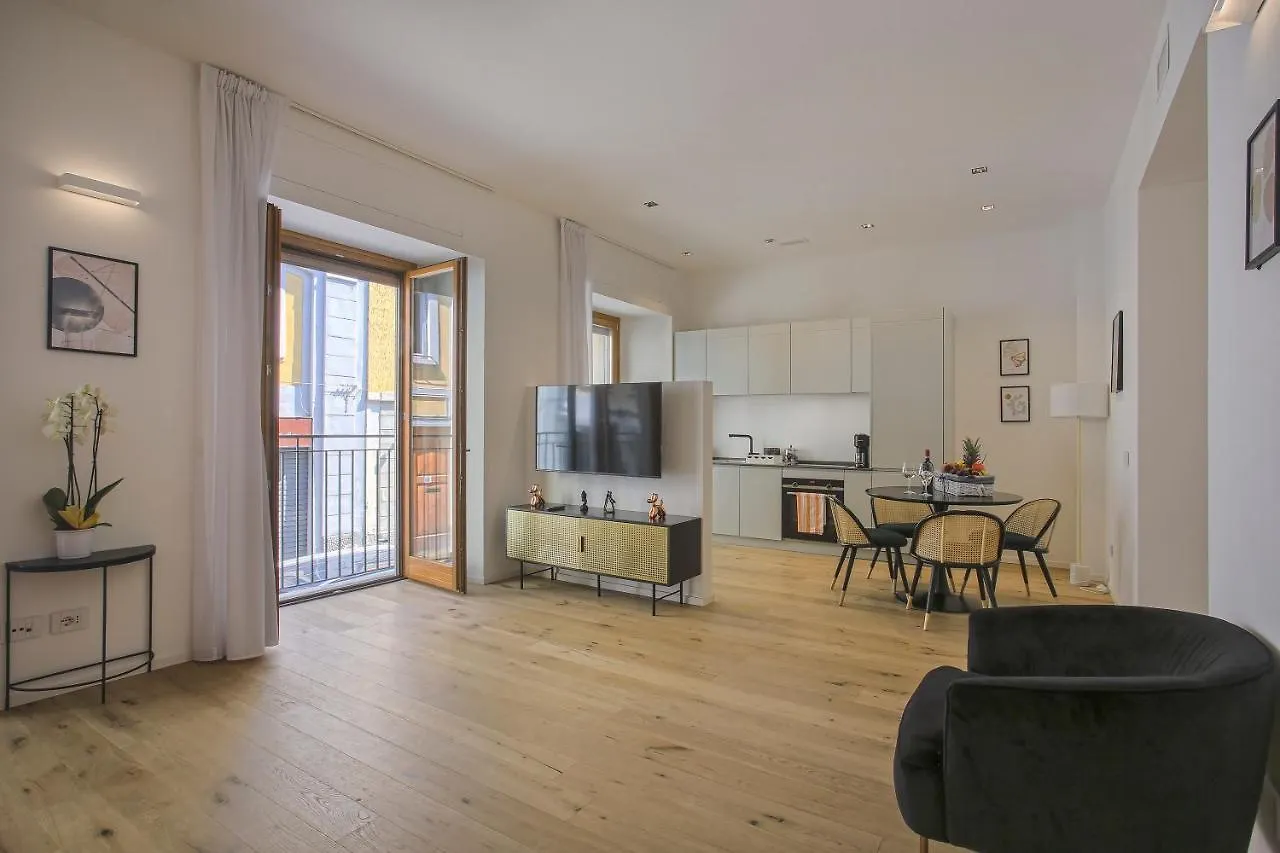Milan Chic Luxury Apartments-Hosted By Sweetstay 0*,  Italien